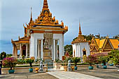 Phnom Penh - Silver Pagoda compound, king Norodom statue